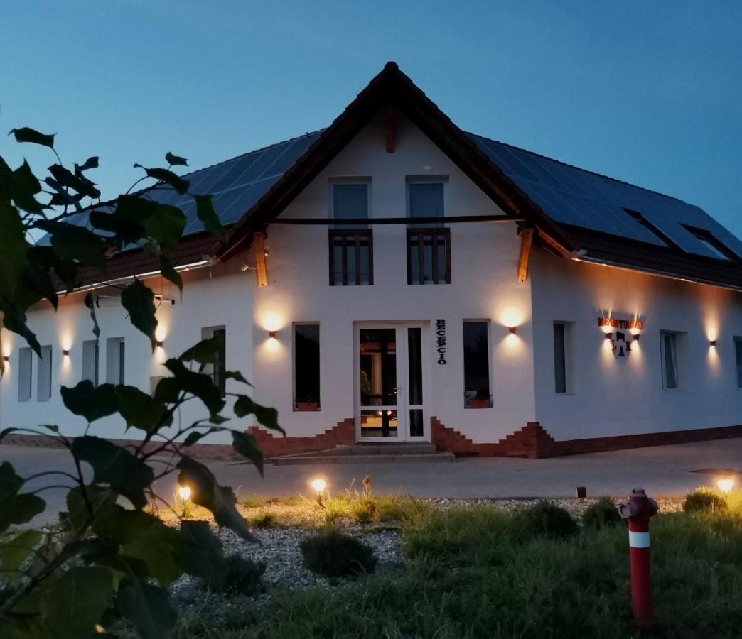 Megnyugtat-Lak Apartmanhaz Demjen Luaran gambar