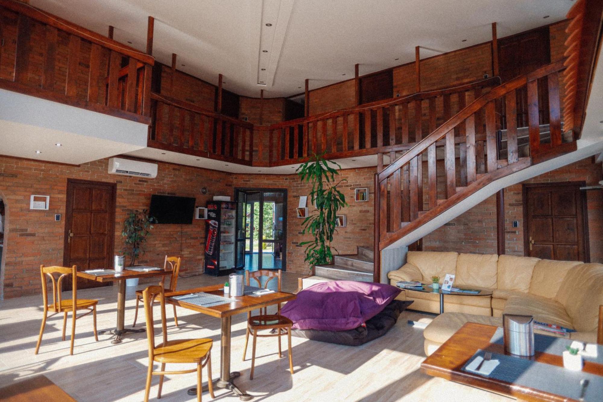 Megnyugtat-Lak Apartmanhaz Demjen Luaran gambar