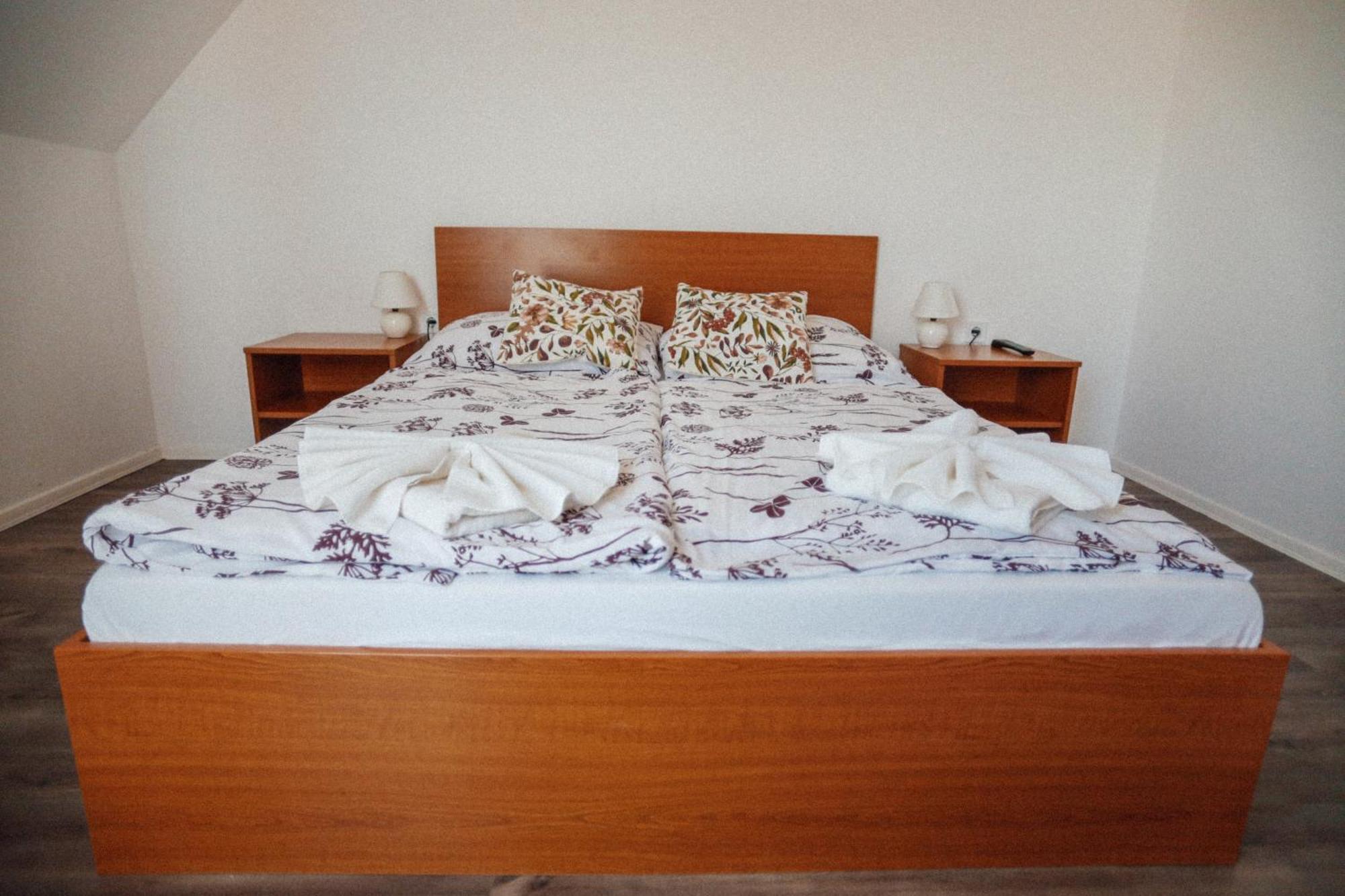 Megnyugtat-Lak Apartmanhaz Demjen Luaran gambar