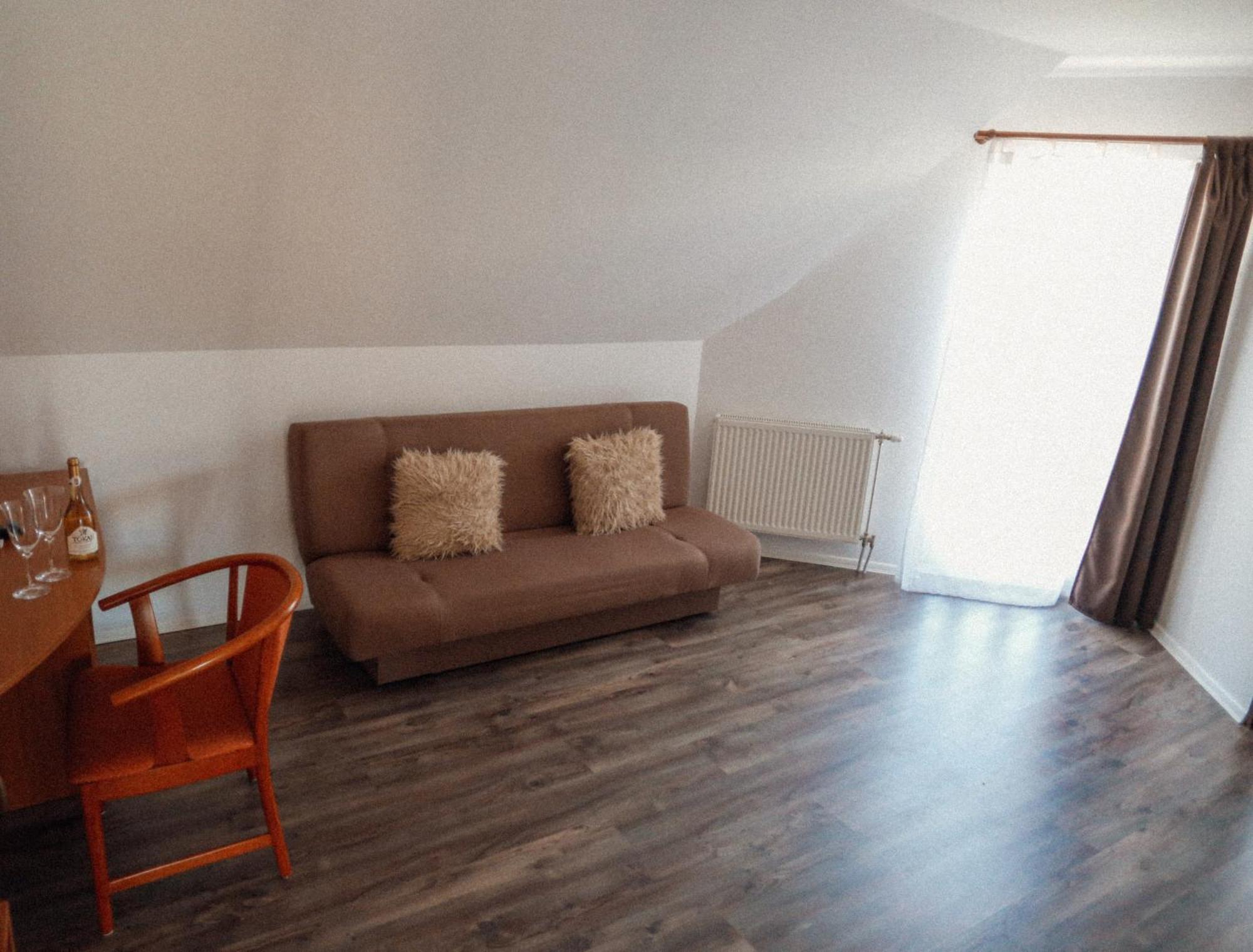 Megnyugtat-Lak Apartmanhaz Demjen Luaran gambar