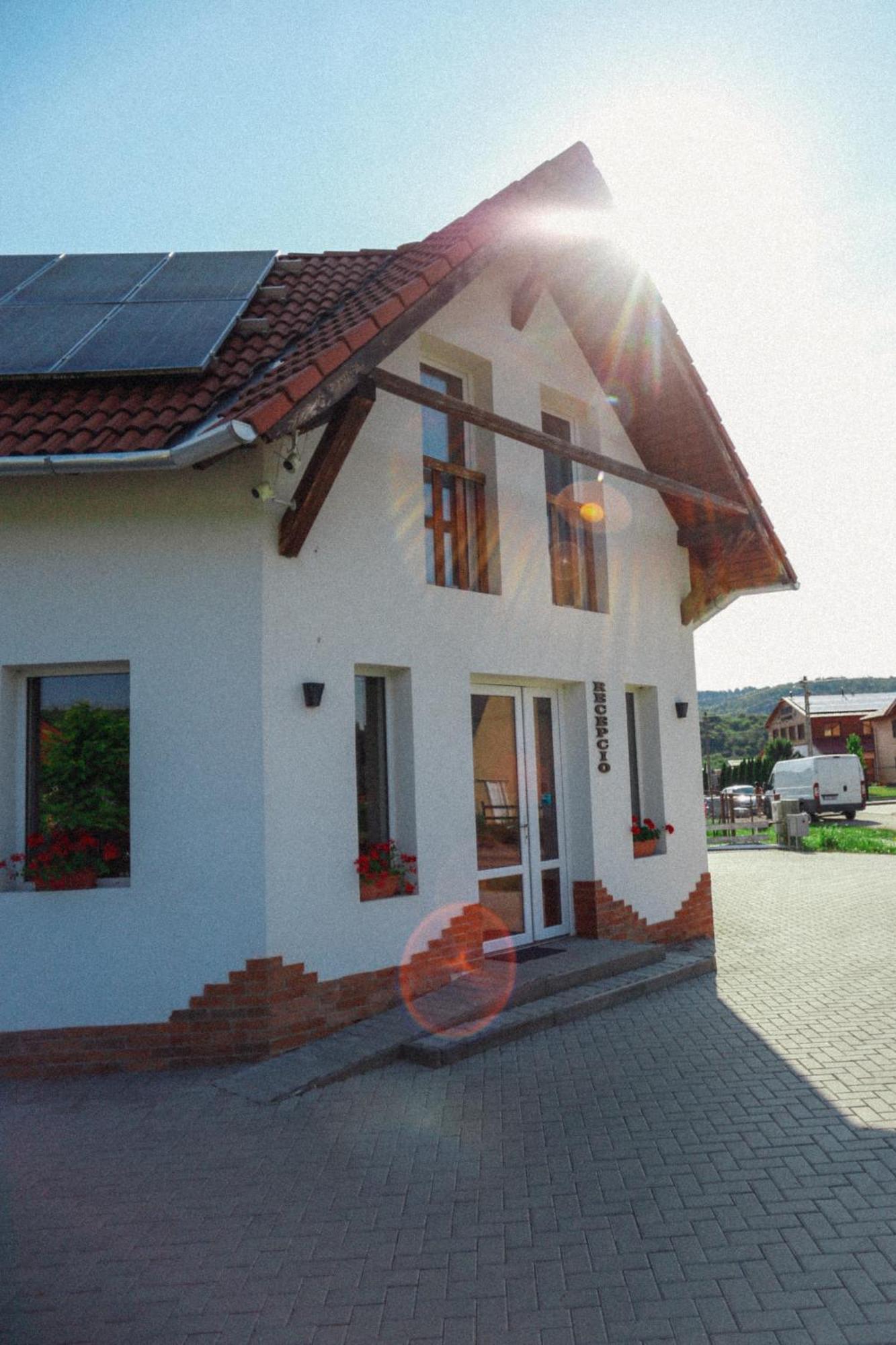 Megnyugtat-Lak Apartmanhaz Demjen Luaran gambar