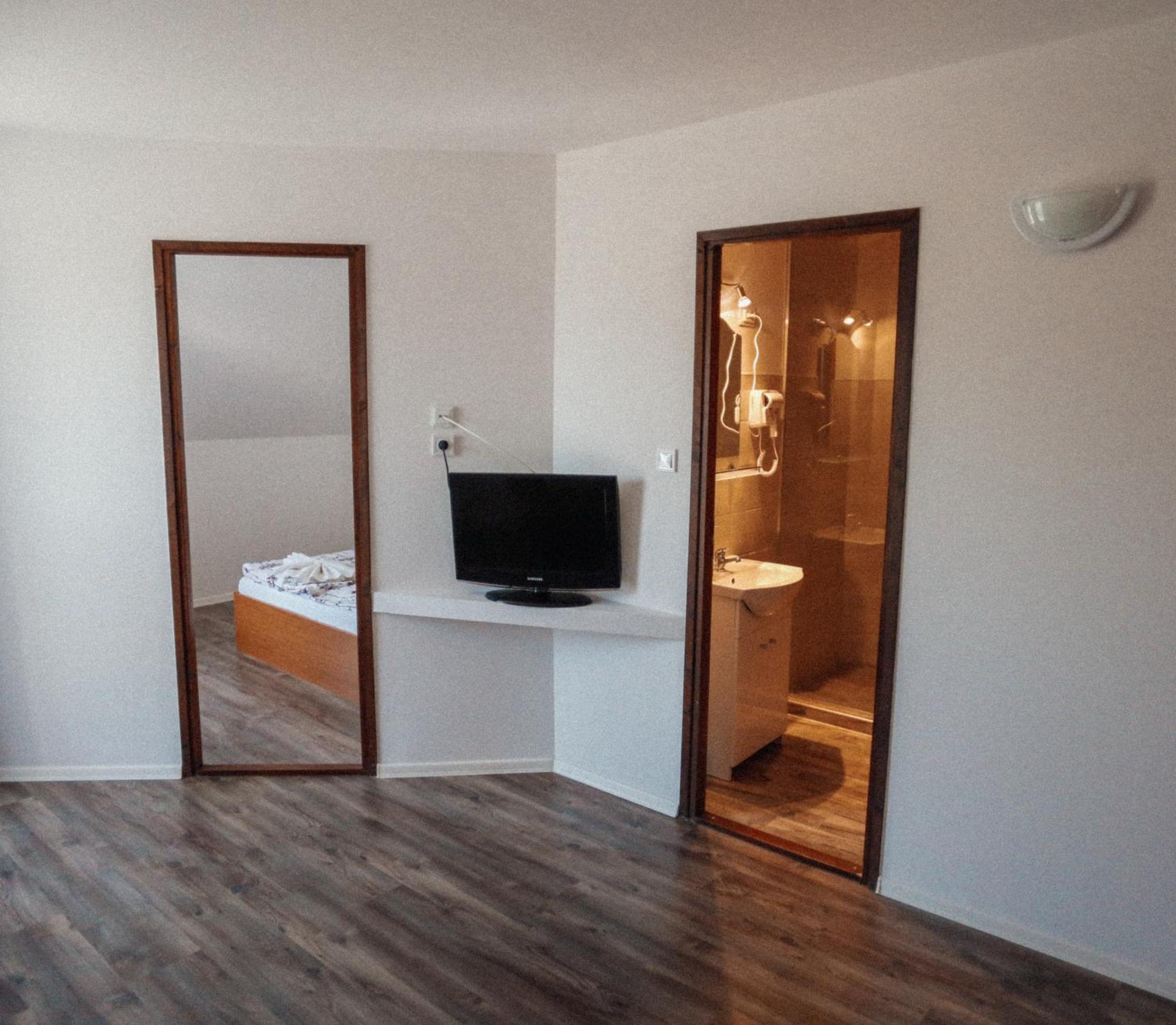 Megnyugtat-Lak Apartmanhaz Demjen Luaran gambar