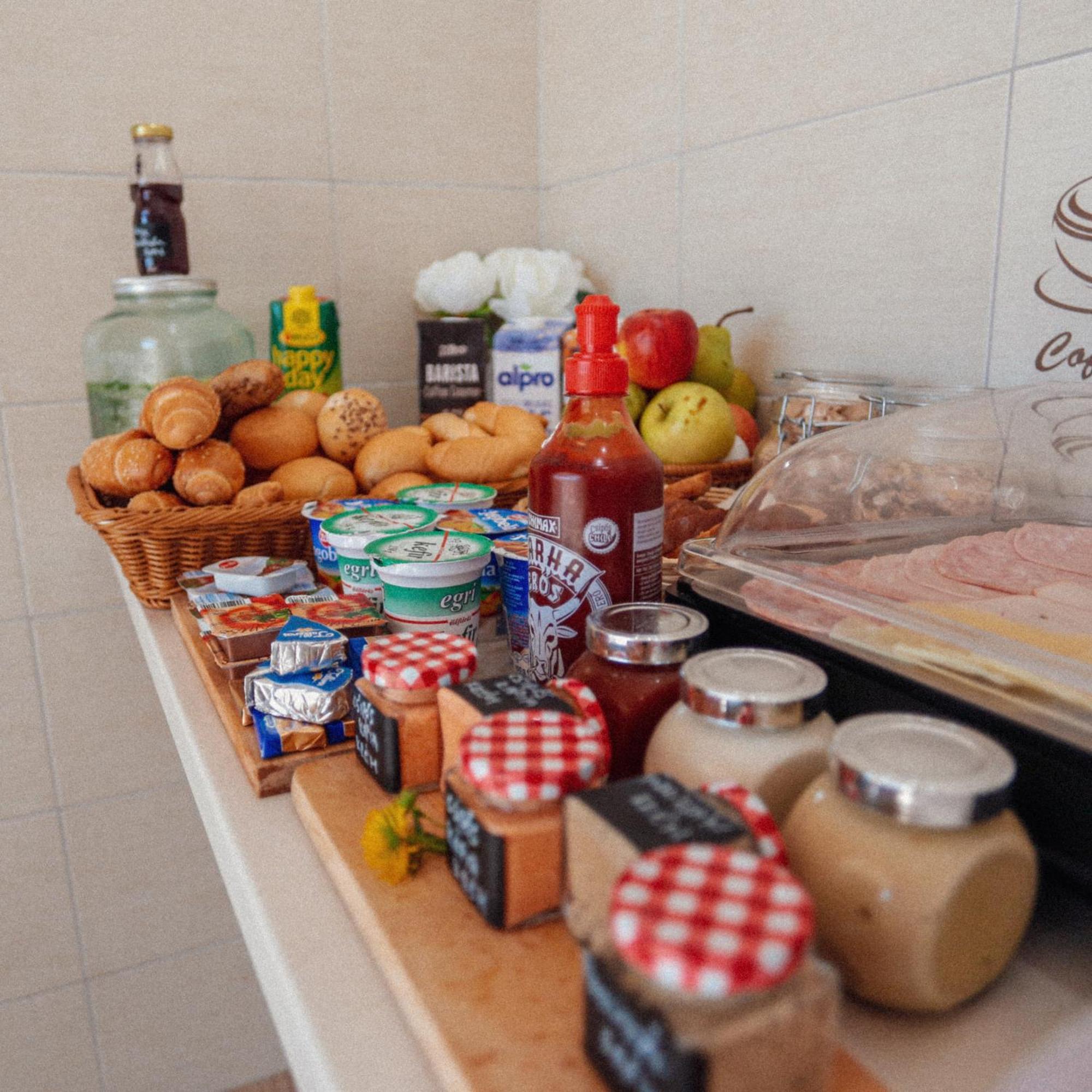 Megnyugtat-Lak Apartmanhaz Demjen Luaran gambar